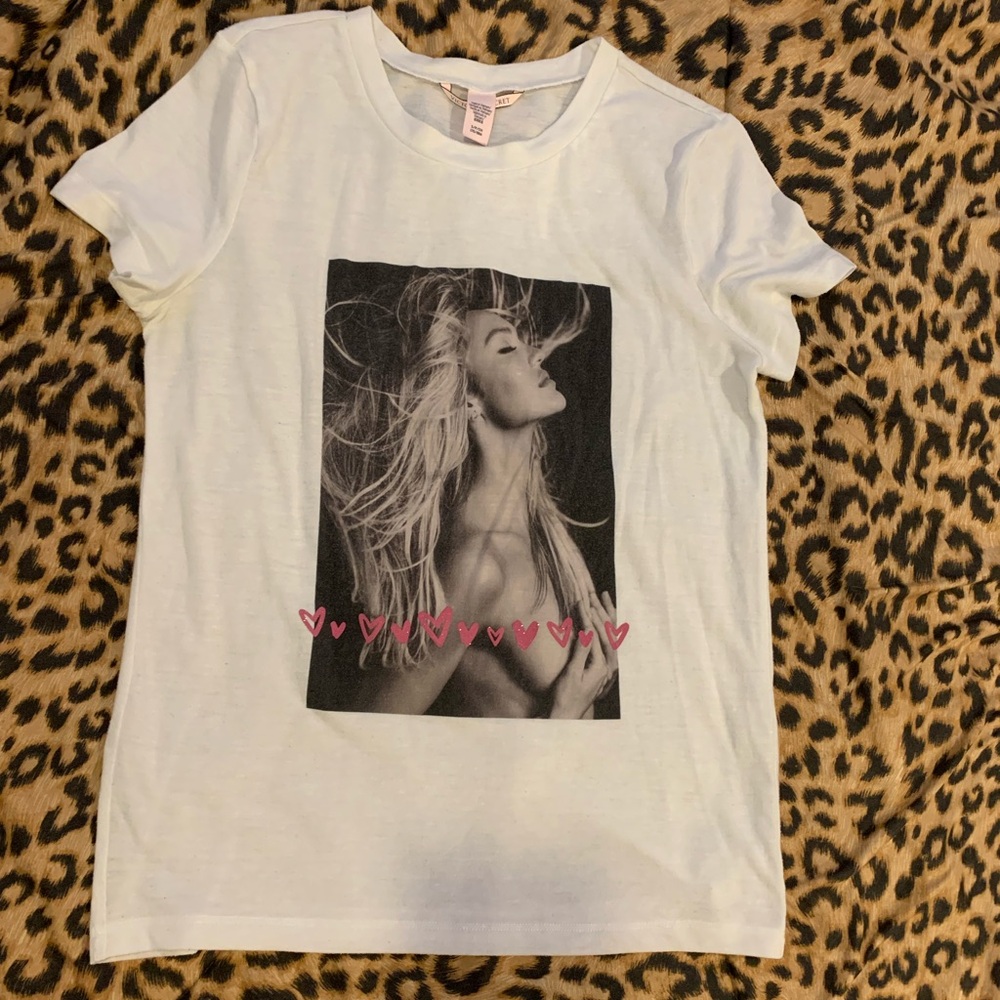 ▪️5 For $25!▪️  VS T-Shirt